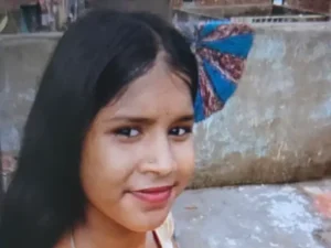 बिलासपुर के सिविल लाइन थाना क्षेत्र के मगरपारा स्थित मरारगली में 16 साल की छात्रा वंशिका पांडेय ने रविवार सुबह अपने घर के कमरे में फांसी लगाकर आत्महत्या कर ली Chhattisgarh Crimes