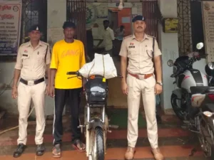 दुर्ग पुलिस ने अवैध नशे के कारोबार के खिलाफ कार्रवाई करते हुए चार आरोपियों को गिरफ्तार किया Chhattisgarh Crimes