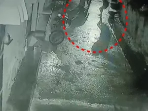 छत्तीसगढ़ के कवर्धा जिले में मारपीट के मामले में भाजपा महिला मोर्चा की जिला अध्यक्ष विजय लक्ष्मी तिवारी, उनके दामाद विक्की दुबे और बेटे वासु तिवारी के खिलाफ FIR दर्ज हुई Chhattisgarh Crimes