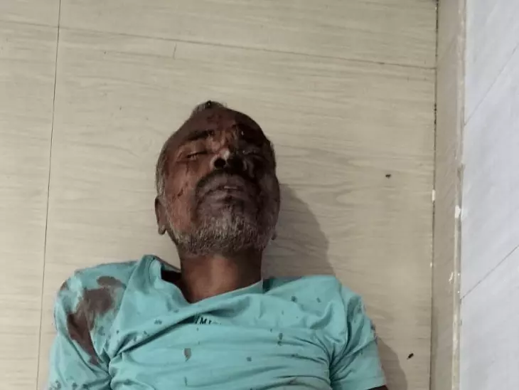 छत्तीसगढ़ के बलरामपुर जिले में देर रात मजदूरों से भरी तेज रफ्तार पिकअप बाक्साइट लोड ट्रक से टकरा गई Chhattisgarh Crimes