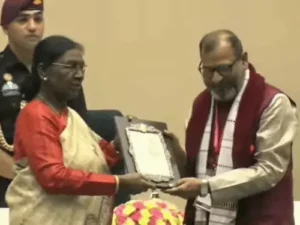 छत्तीसगढ़ के जाने-माने संस्कृतिकर्मी और पद्मश्री से सम्मानित अनूप रंजन पांडेय को गुरुवार को राष्ट्रपति द्रौपदी मुर्मु ने संगीत नाटक अकादमी पुरस्कार से सम्मानित किया Chhattisgarh Crimes