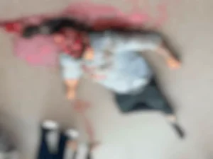 राजधानी रायपुर में गर्लफ्रेंड को रोकने के लिए कार के बोनट पर चढ़े बॉयफ्रेंड की गिरने से मौत हो गई Chhattisgarh Crimes