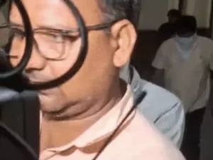 रिश्वतखोरी के मामले में साउथ ईस्ट सेंट्रल रेलवे (SECR), भिलाई के सीनियर डिविजनल मैकेनिकल इंजीनियर (DME) अनमोल उईके और बिचौलिए को अरेस्ट किया गया था Chhattisgarh Crimes