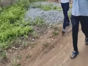छत्तीसगढ़ के गरियाबंद जिले में पत्नी के घर छोड़कर मायके जाने से नाराज पति ने पड़ोसियों पर कुल्हाड़ी से हमला कर दिया Chhattisgarh Crimes