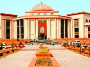 छत्तीसगढ़ हाईकोर्ट ने शिक्षा विभाग में जिला शिक्षा अधिकारी (DEO) और ब्लॉक शिक्षा अधिकारी (BEO) के पद पर नियुक्ति को लेकर चल रहे विवाद पर फैसला सुनाया Chhattisgarh Crimes