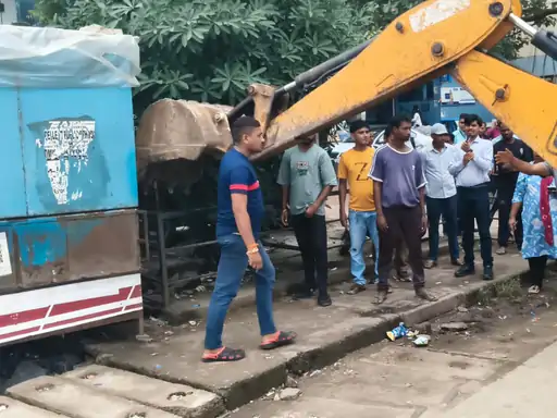 बिलासपुर में सुप्रीम कोर्ट के आदेश के बाद नगर निगम ने फुटपाथों से अतिक्रमण हटाने की कार्रवाई शुरू कर दी Chhattisgarh Crimes