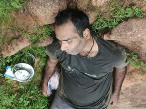 मनेंद्रगढ़ में श्री सिद्ध बाबा मंदिर में जल चढ़ाने जा रहे एक श्रद्धालु की सिद्ध बाबा घाटी से गिरने से मौत हो गई Chhattisgarh Crimes