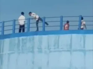 भिलाई के जोन-2 वार्ड-26 के आजाद चौक पर बनी करीब 70 फीट ऊंची नई पानी की टंकी लोगों के लिए चिंता का विषय बन गई Chhattisgarh Crimes