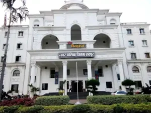 छत्तीसगढ़ नगरीय निकाय प्लेसमेंट कर्मचारी महासंघ की दो दिवसीय हड़ताल का असर रायपुर नगर निगम के कामकाज पर साफ दिखाई दिया Chhattisgarh Crimes