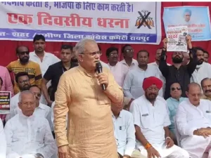 कांग्रेस के पूर्व कोषाध्यक्ष रामगोपाल अग्रवाल की ED गिरफ्तारी के विरोध में कांग्रेस नेताओं और कार्यकर्ताओं ने धरना दिया Chhattisgarh Crimes
