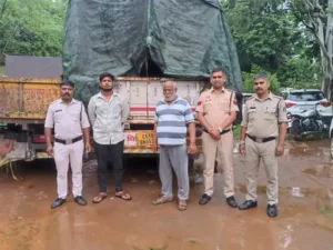 रायपुर के डीडी नगर थाना पुलिस ने पशुओं के साथ क्रूरता के मामले में 2 आरोपियों को गिरफ्तार किया Chhattisgarh Crimes