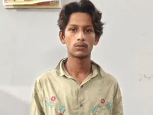 रायपुर के महादेव घाट के पास धारदार चाकू लेकर राहगीरों को डराने-धमकाने वाले युवक को डीडी नगर थाना पुलिस ने गिरफ्तार किया Chhattisgarh Crimes