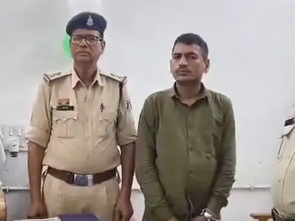 भिलाई में रेलवे पुलिस ने ऐसे अंतरराज्यीय ठग को गिरफ्तार किया है, जो ट्रेन यात्रियों के पर्स और एटीएम कार्ड चोरी कर उनके खाते से रकम निकालता था Chhattisgarh Crimes