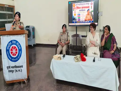 राष्ट्रीय सेवा योजना, दुर्गा महाविद्यालय की ओर से ट्रैफिक जागरूकता कार्यक्रम आयोजित किया गया Chhattisgarh Crimes