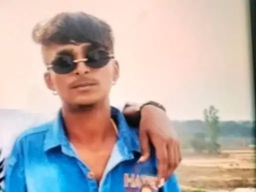 दुर्ग के सिटी कोतवाली थाना क्षेत्र में रक्षाबंधन की देर रात एक युवक की बेरहमी से हत्या कर दी गई Chhattisgarh Crimes