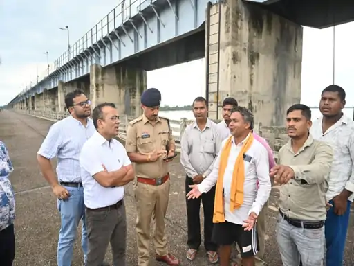 महानदी में जलस्तर बढ़ने से शिवरीनारायण में बाढ़ के हालात बिगड़ते जा रहे हैं Chhattisgarh Crimes