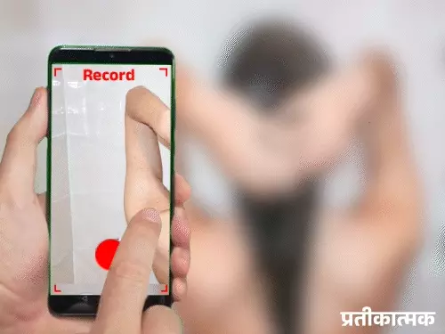 रायपुर में युवती की निजी तस्वीर सोशल मीडिया और वॉट्सऐप के जरिए उसके भाई और परिजनों को भेजकर सार्वजनिक करने के मामले में पुलिस ने आरोपी को गुजरात से गिरफ्तार किया Chhattisgarh Crimes