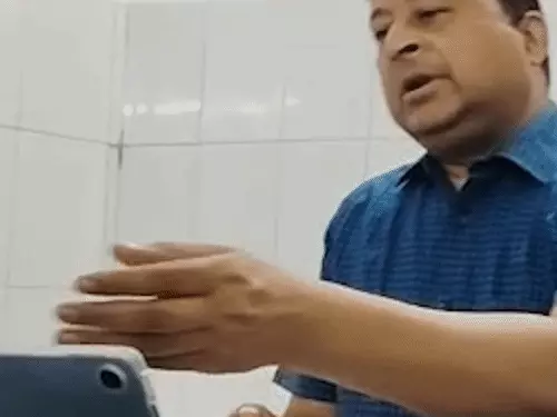छत्तीसगढ़ के जशपुर जिला अस्पताल के एक डॉक्टर पर मेडिकल सर्टिफिकेट बनाने के बदले रिश्वत लेने का आरोप लगा Chhattisgarh Crimes