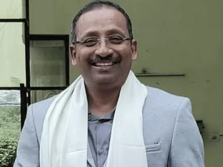 छत्तीसगढ़ के बिलासपुर में राज्यपाल पुरस्कार से सम्मानित लेक्चरर प्रवीण कुमार मिश्रा के खिलाफ शिकायत पर जांच के आदेश दिए गए Chhattisgarh Crimes