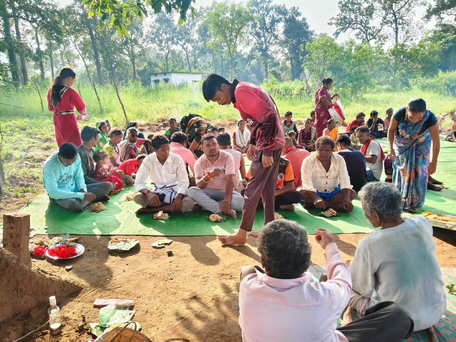 कमार समुदाय के ग्रामीणों ने धूमधाम से मनाया नवाखाई मिलन Chhattisgarh Crimes
