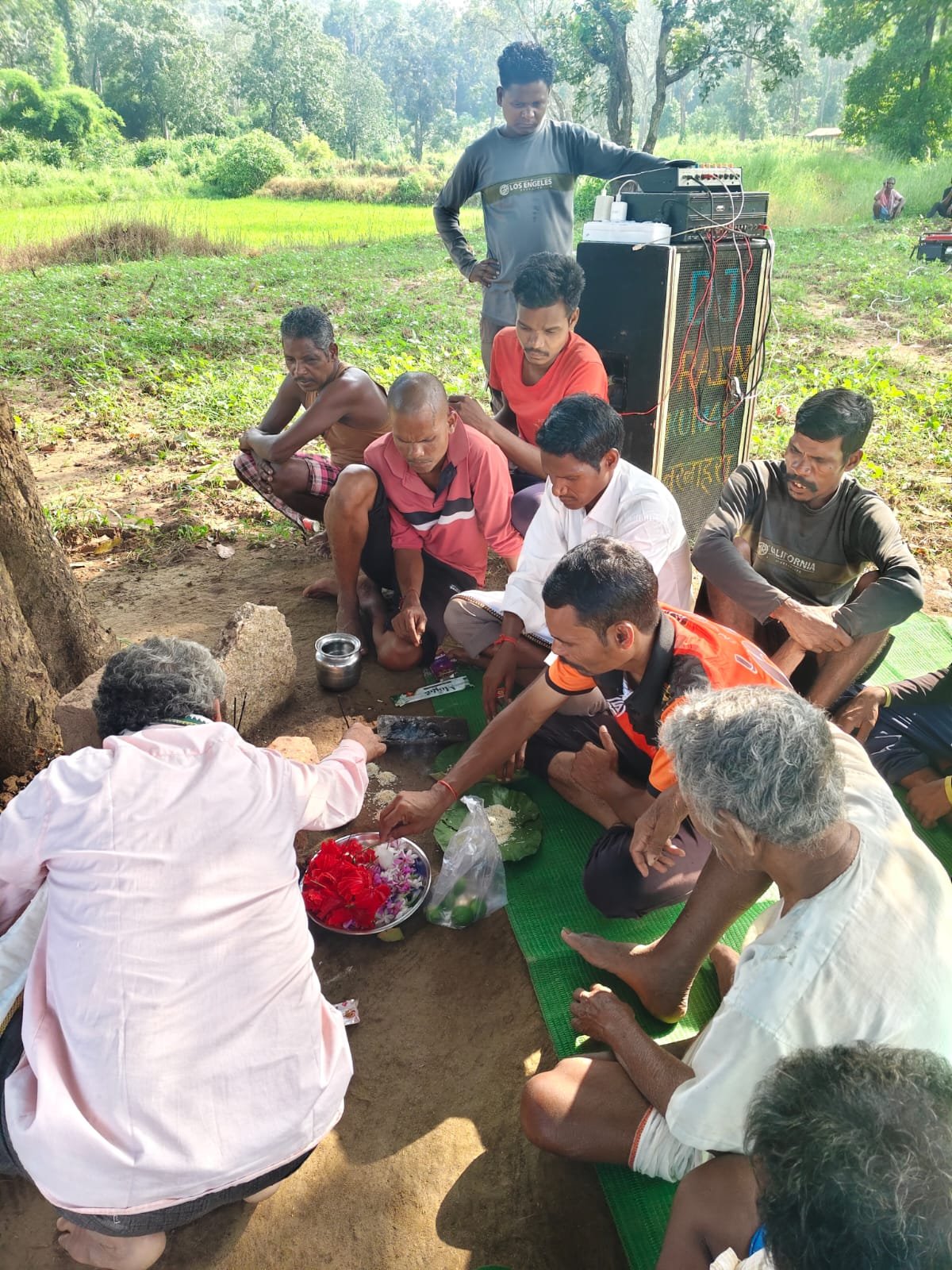 कमार समुदाय के ग्रामीणों ने धूमधाम से मनाया नवाखाई मिलन Chhattisgarh Crimes