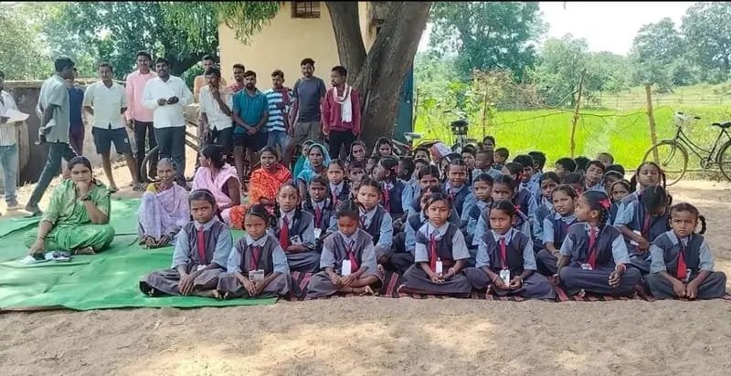 चार महीने में महज 4-5 दिन स्कूल आने का आरोप, पालकों ने जड़ा ताला,,शराब के नशे में स्कूल पहुंचने और पढ़ाई नहीं कराने का आरोप Chhattisgarh Crimes