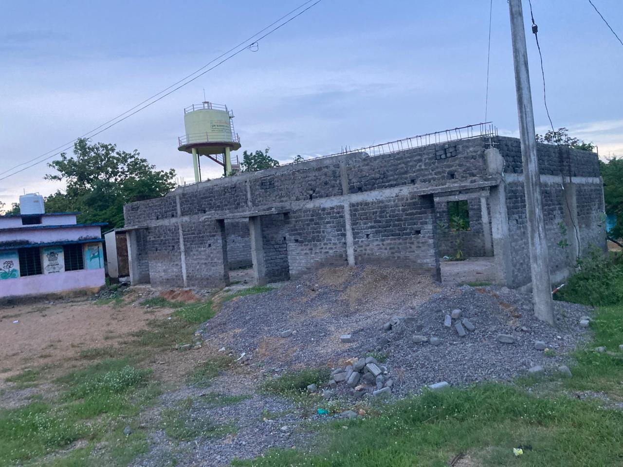 चार वर्षों से अधूरा पड़ा शाला भवन निर्माण, बच्चों की पढ़ाई पर उठ रहे सवाल Chhattisgarh Crimes