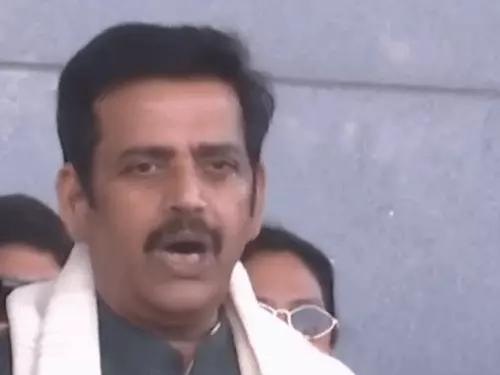 रायपुर एयरपोर्ट पर भाजपा सांसद और एक्टर रवि किशन ने कांग्रेस समेत विपक्षी दलों पर निशाना साधा Chhattisgarh Crimes
