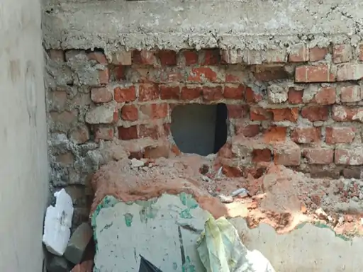 राजधानी के घनी आबादी वाले रामनगर स्थित श्रीलक्ष्मी विनायक ज्वेलर्स में मंगलवार 29 सितंबर की रात चोरों ने सेंधमारी की Chhattisgarh Crimes
