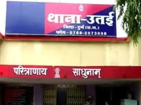 दुर्ग जिले के उतई थाना क्षेत्र के चुनकट्टा गांव में बकरी पालन को लेकर हुए विवाद में 52 साल की महिला की जान चली गई Chhattisgarh Crimes