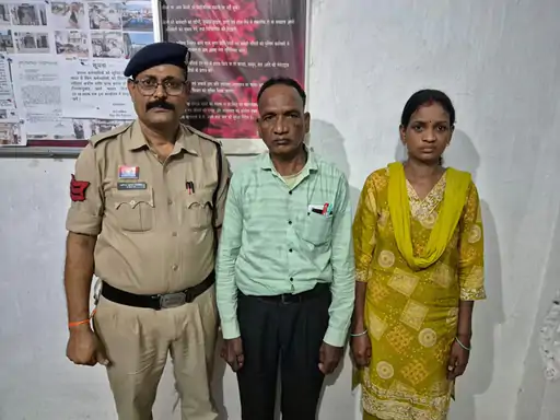 कोरिया जिले में हॉस्टल अधीक्षक की नौकरी लगाने के नाम पर सफाई कर्मचारी से करीब 14 लाख रुपए की ठगी के मामले में पुलिस ने महिला और उसके पिता को गिरफ्तार किया Chhattisgarh Crimes